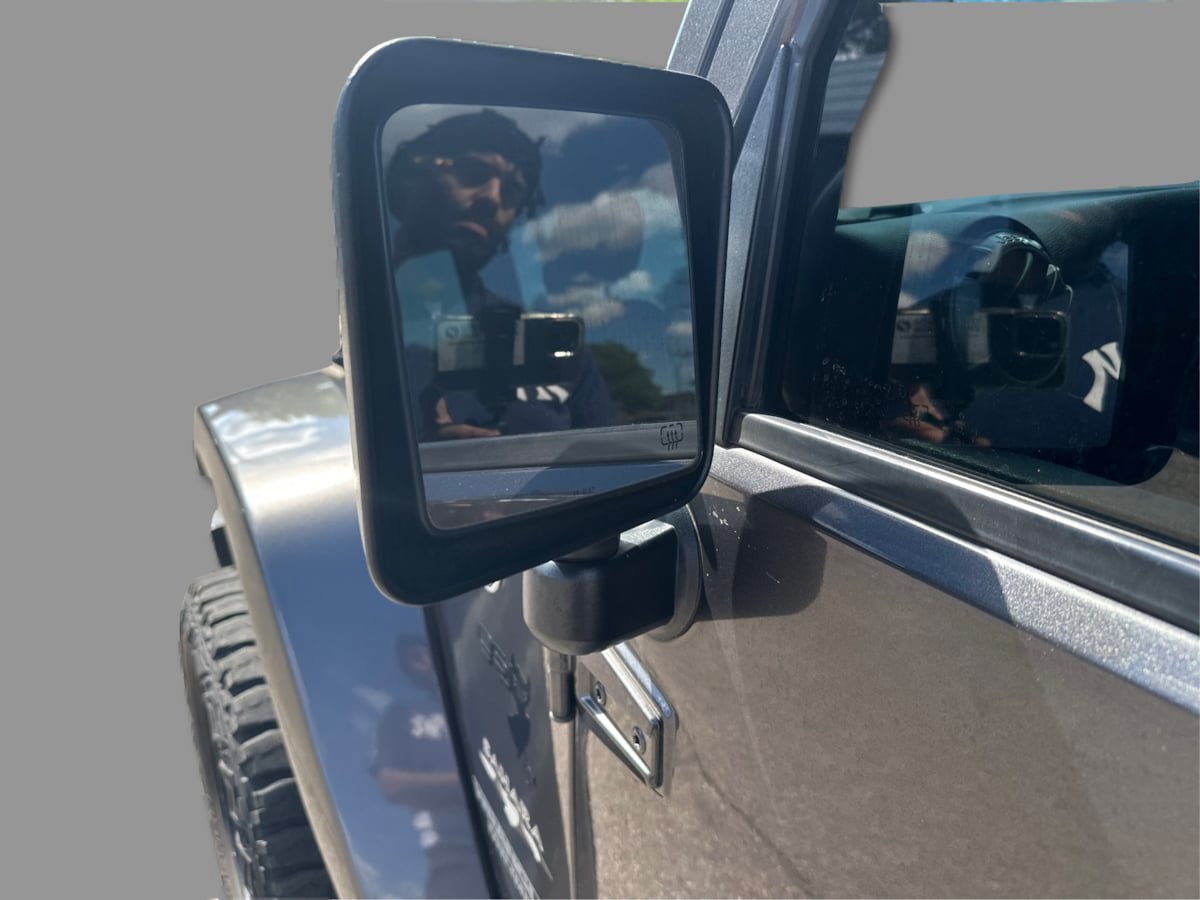 Used 2017 Jeep Wrangler Unlimited Sahara AWD/4WD image 38
