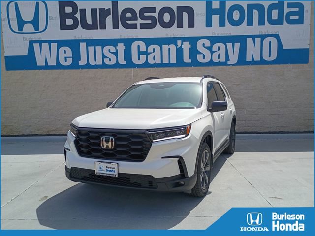 Used 2025 Honda Pilot Sport image 1