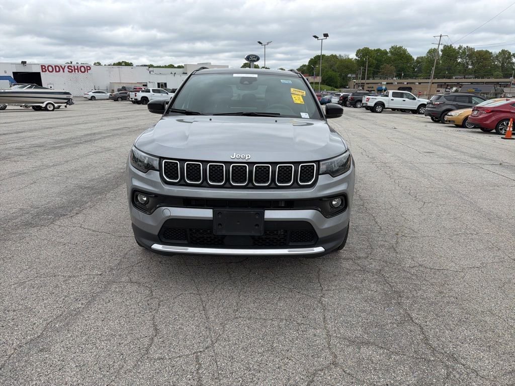 Used 2024 Jeep Compass Limited AWD/4WD image 2