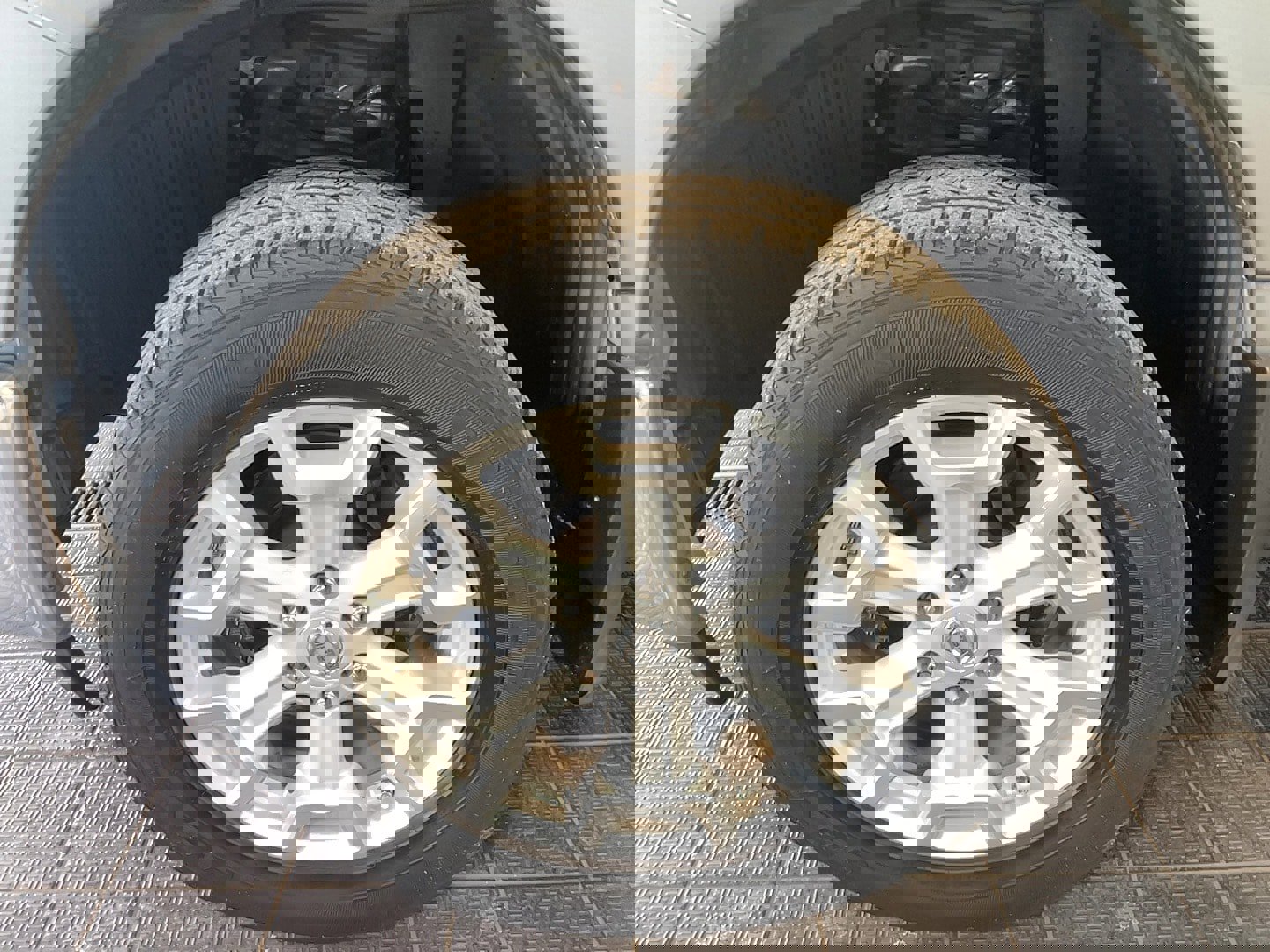 Used 2019 Nissan Titan SV w/ SV Convenience Package image 6