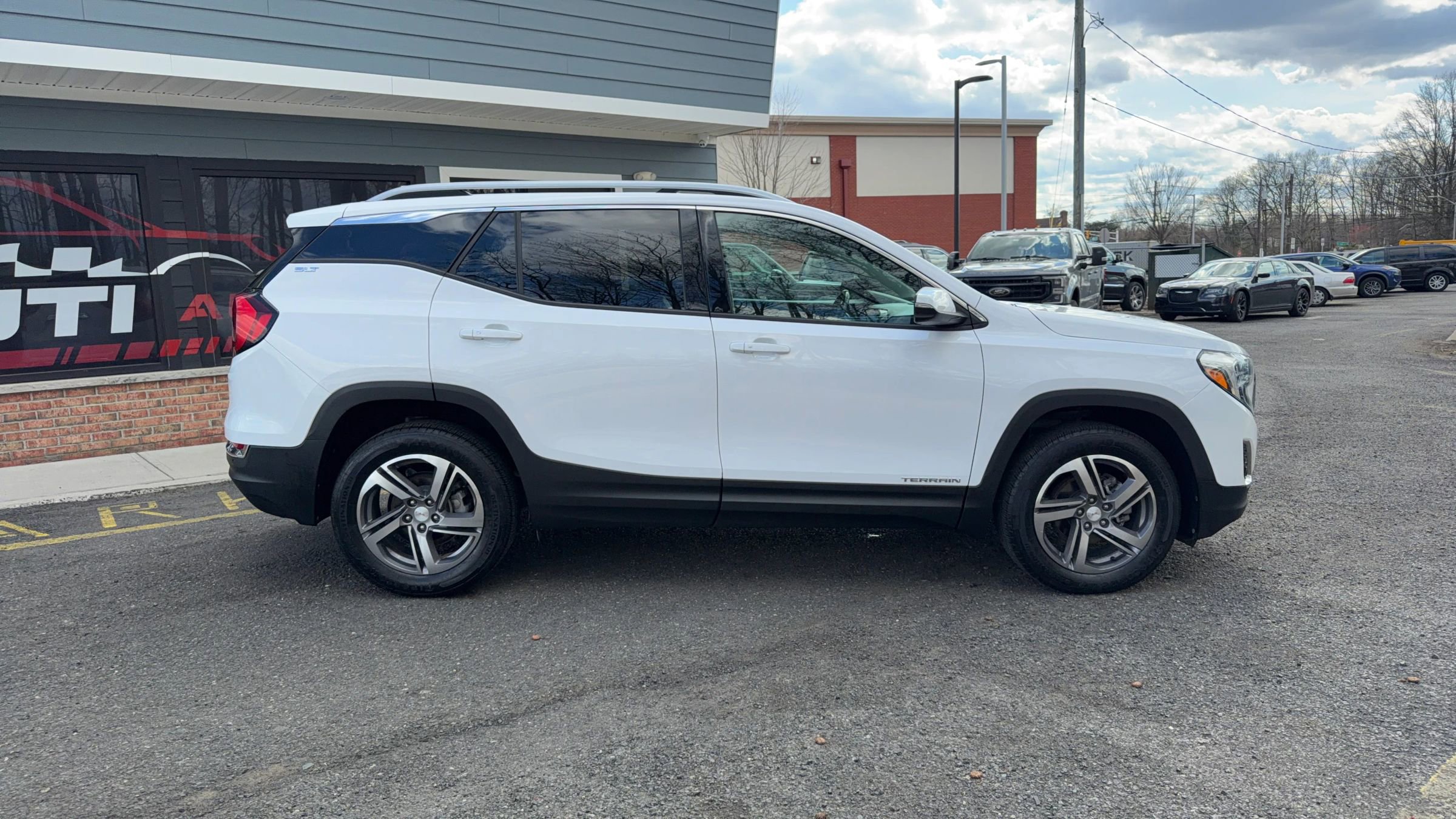 Used 2018 GMC Terrain SLT w/ Infotainment Package II image 4