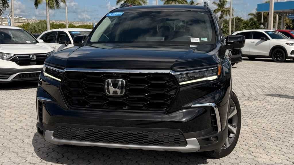 Used 2025 Honda Pilot Elite image 2
