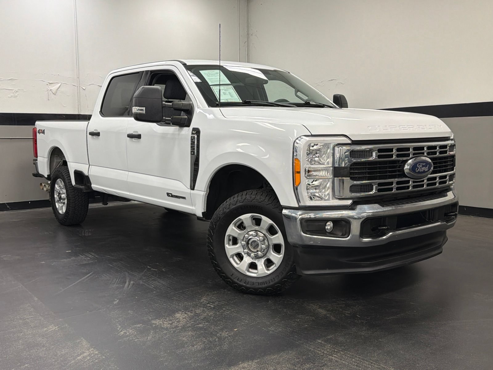 Used 2023 Ford F250 XLT AWD/4WD image 2