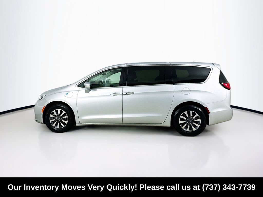 Used 2022 Chrysler Pacifica Touring-L FWD image 4