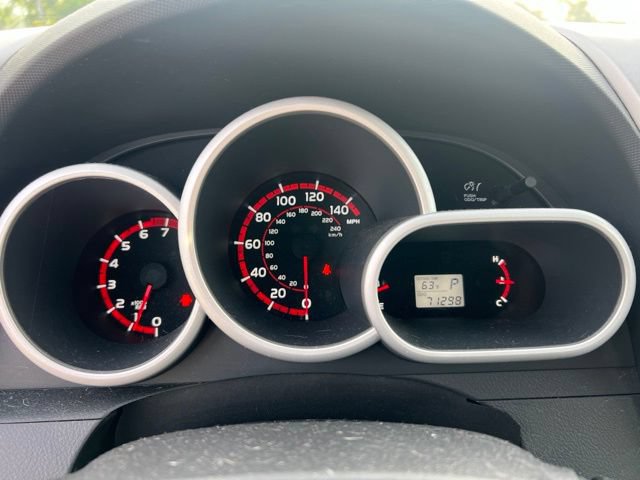 Used 2010 Pontiac Vibe AWD w/ Preferred Package image 4