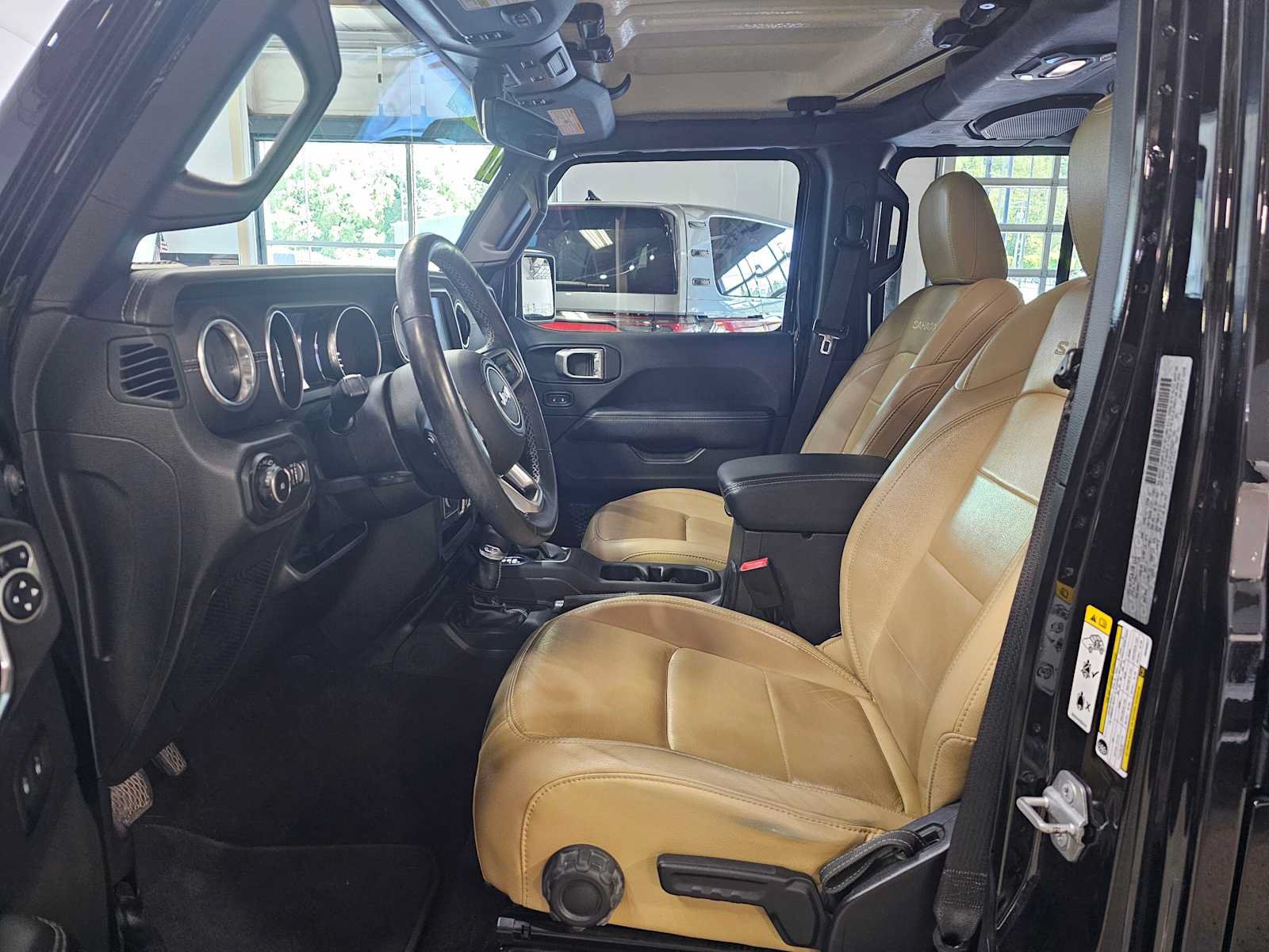 Used 2018 Jeep Wrangler Unlimited Sahara AWD/4WD image 21