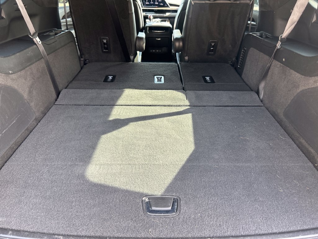 Used 2024 Cadillac Escalade ESV Sport Platinum w/ LPO, ONYX Package AWD/4WD image 16