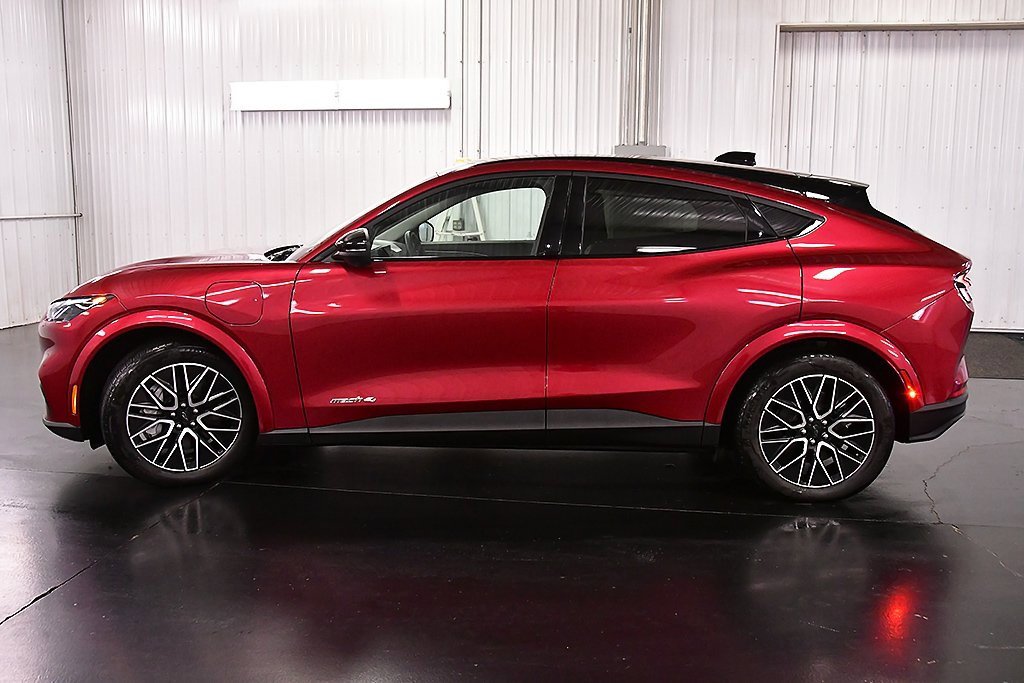 Used 2025 Ford Mustang Mach-E Premium image 4