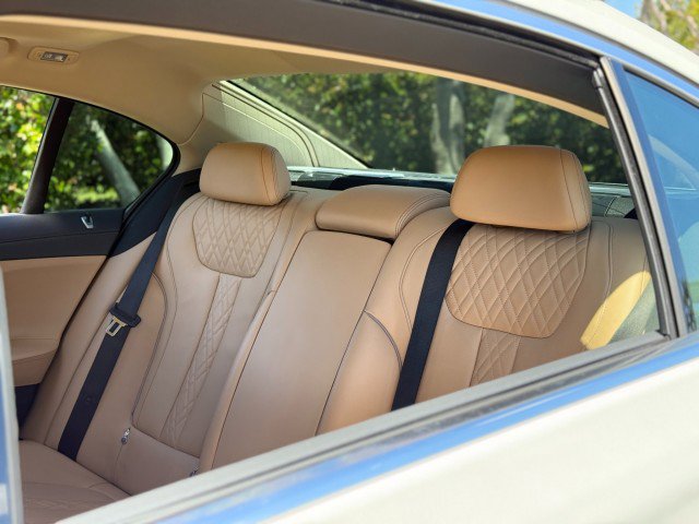 Used 2018 BMW 750i RWD image 27