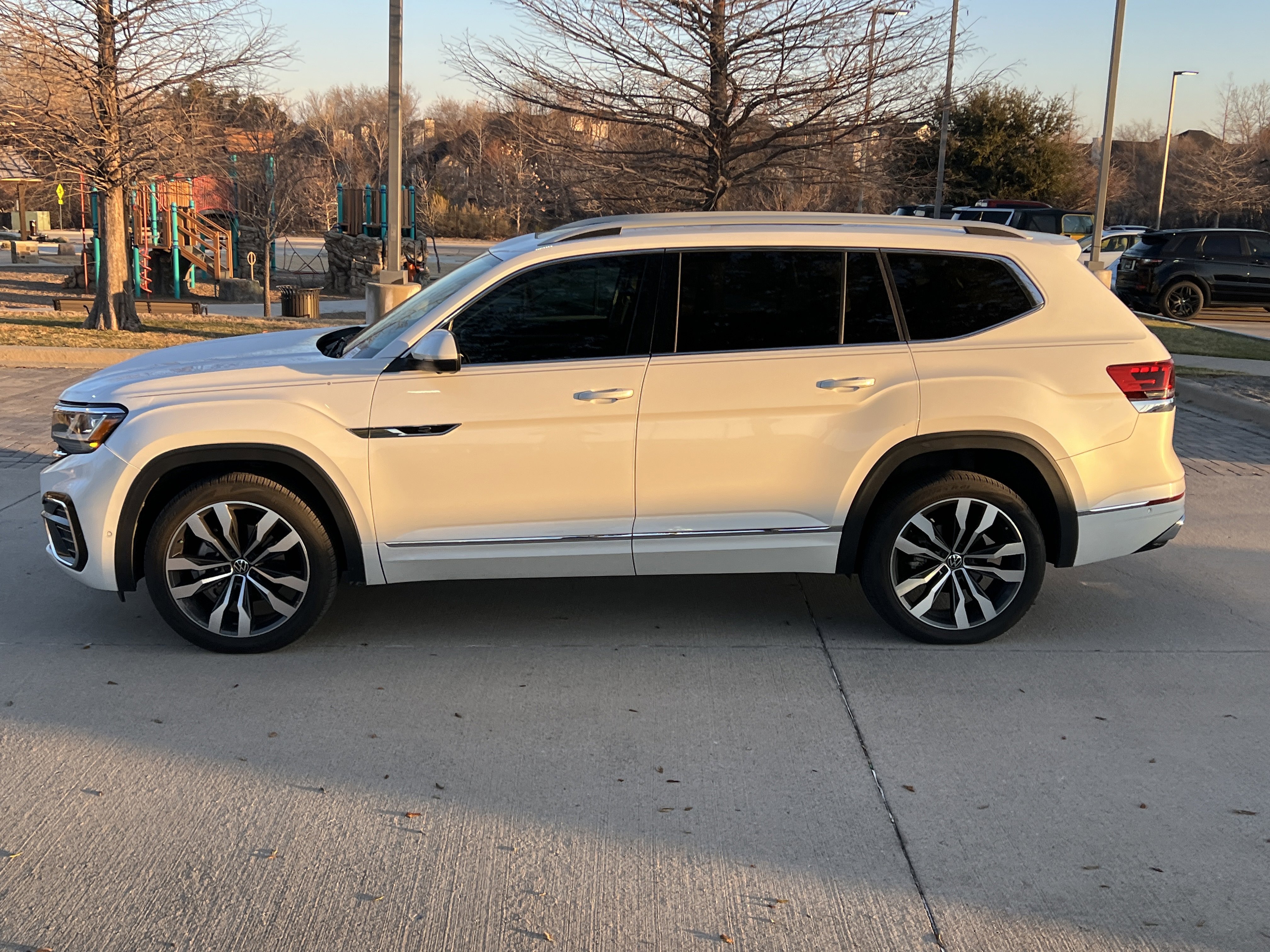 Used 2022 Volkswagen Atlas SEL Premium image 7