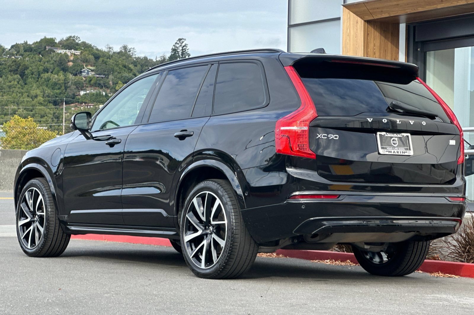 Used 2023 Volvo XC90 T8 Ultimate w/ Lounge Package AWD/4WD image 7