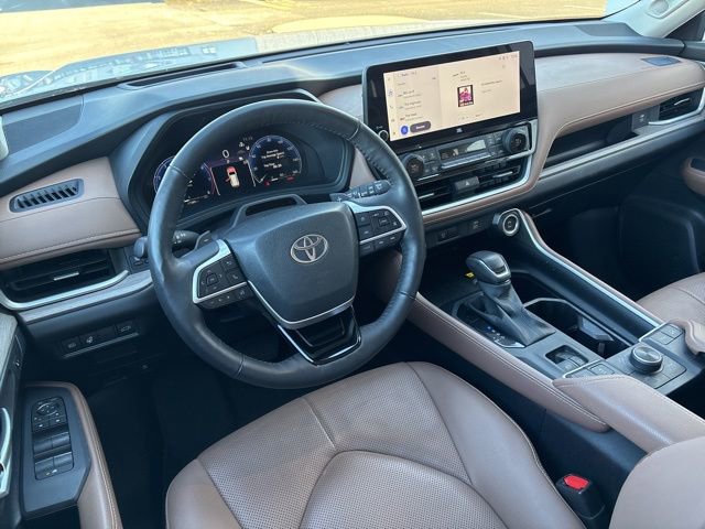 Used 2025 Toyota Grand Highlander AWD image 29