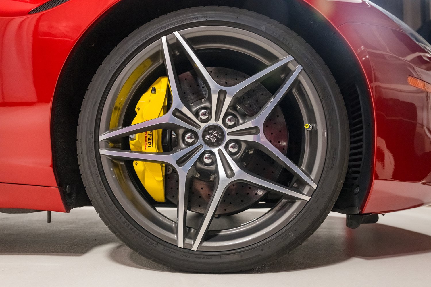 Used 2015 Ferrari California T RWD image 19