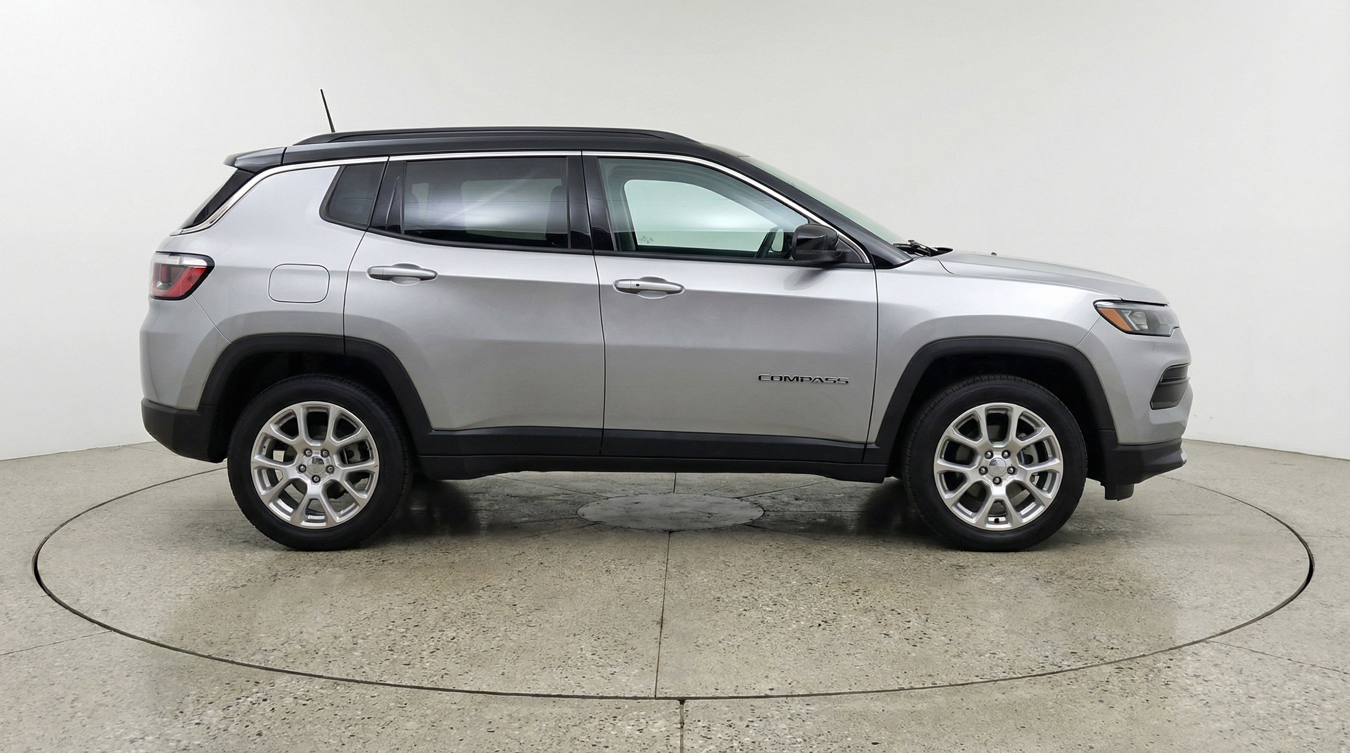 Used 2025 Jeep Compass Limited AWD/4WD image 11
