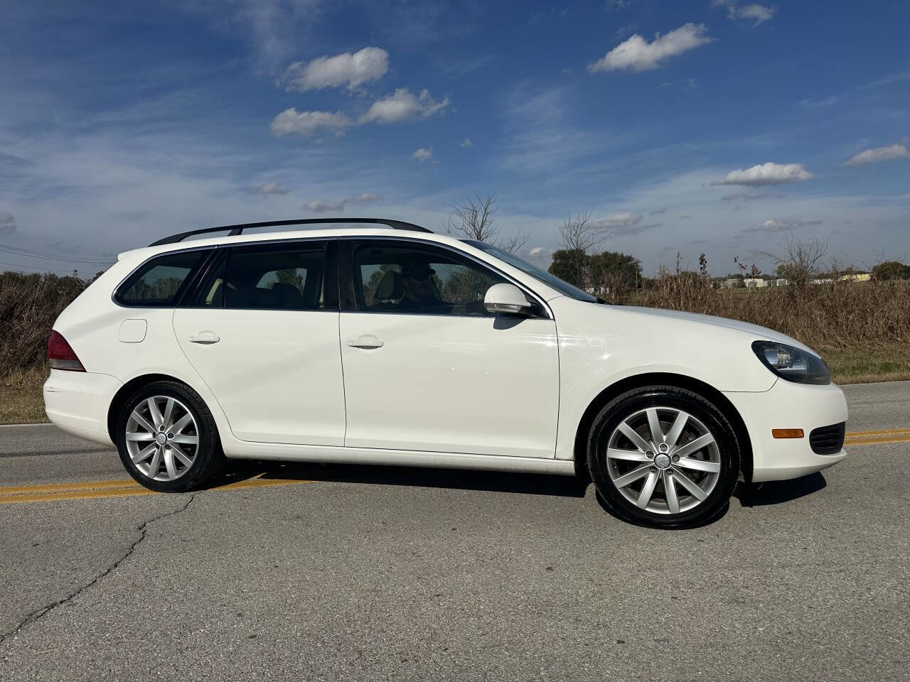 Used 2011 Volkswagen Jetta TDI w/ Wheel & Sunroof Pkg image 2