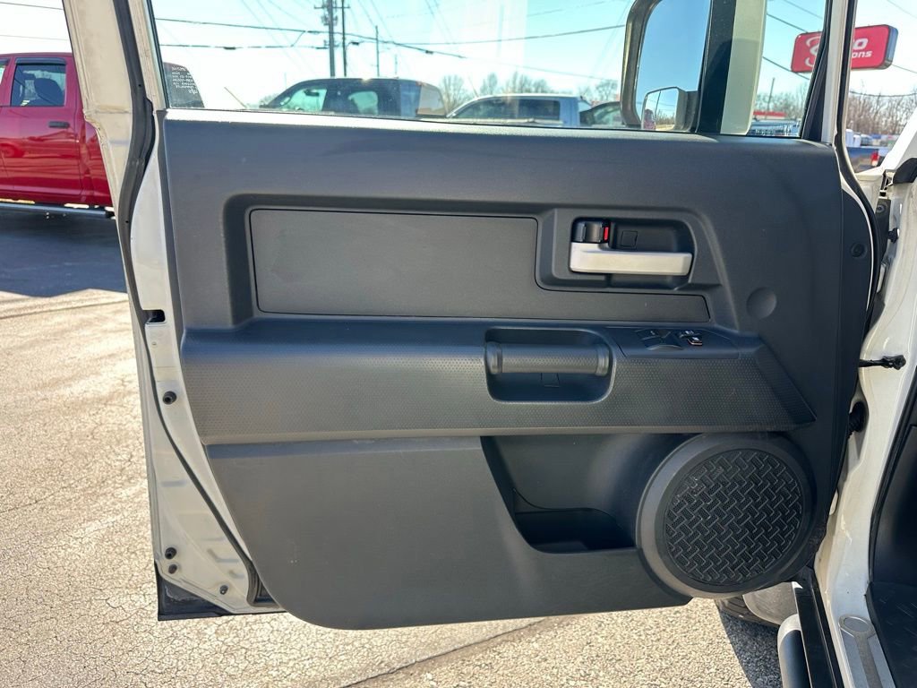 Used 2010 Toyota FJ Cruiser 2WD image 12