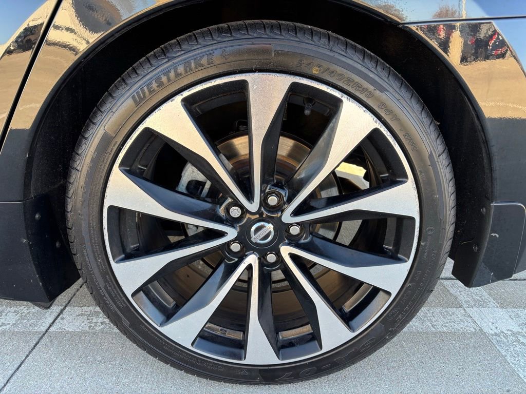 Used 2018 Nissan Maxima SR w/ Interior Lighting Package image 8