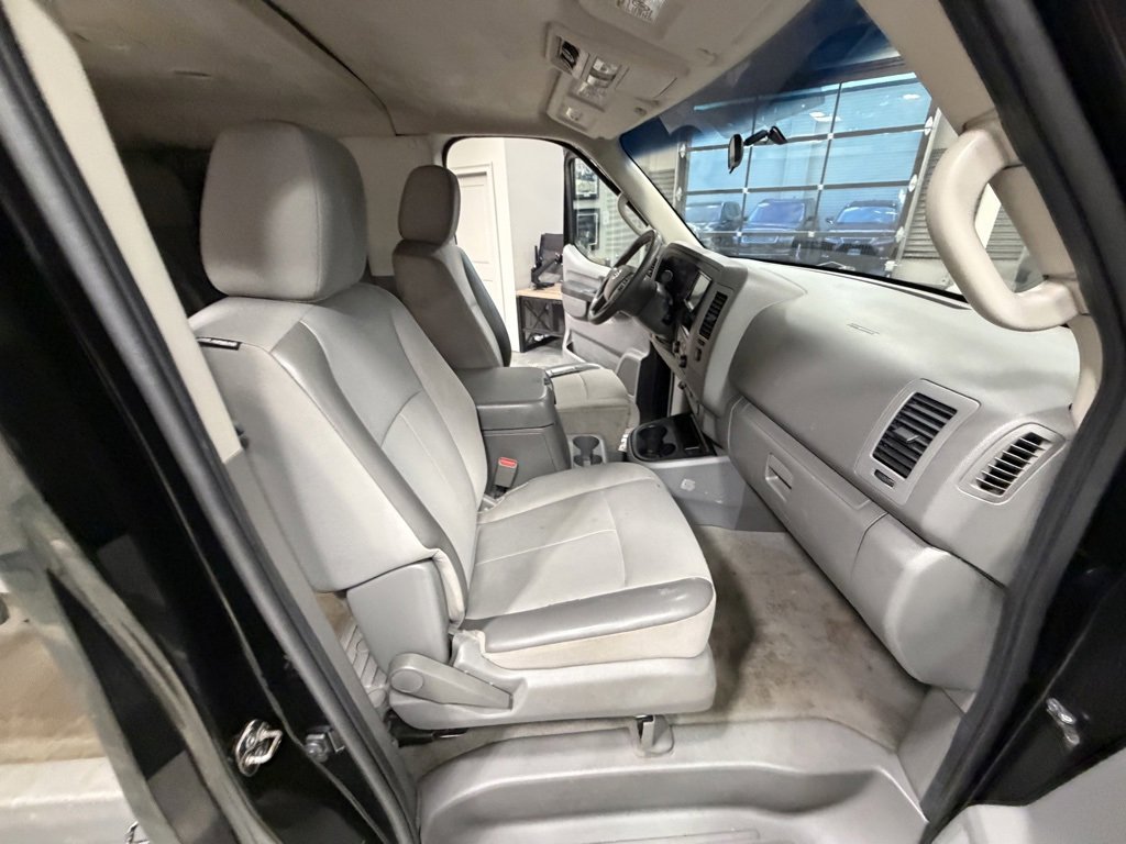 Used 2012 Nissan NV 3500 SV image 38