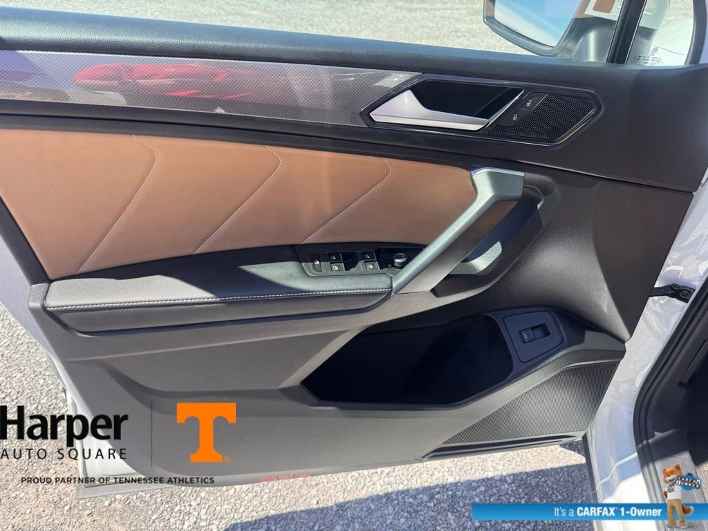 Used 2024 Volkswagen Tiguan SE w/ Panoramic Sunroof Package AWD/4WD image 19