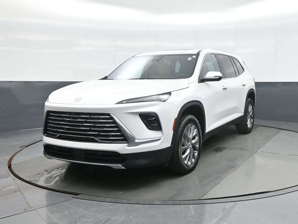 Used 2025 Buick Enclave Preferred w/ Power Package image 3