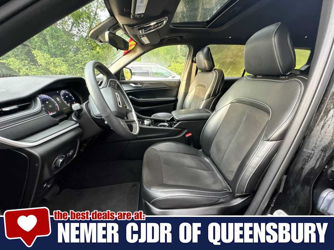 Used 2023 Jeep Grand Cherokee L Laredo AWD/4WD image 11