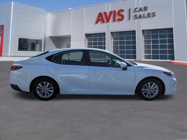 Used 2025 Toyota Camry LE image 5