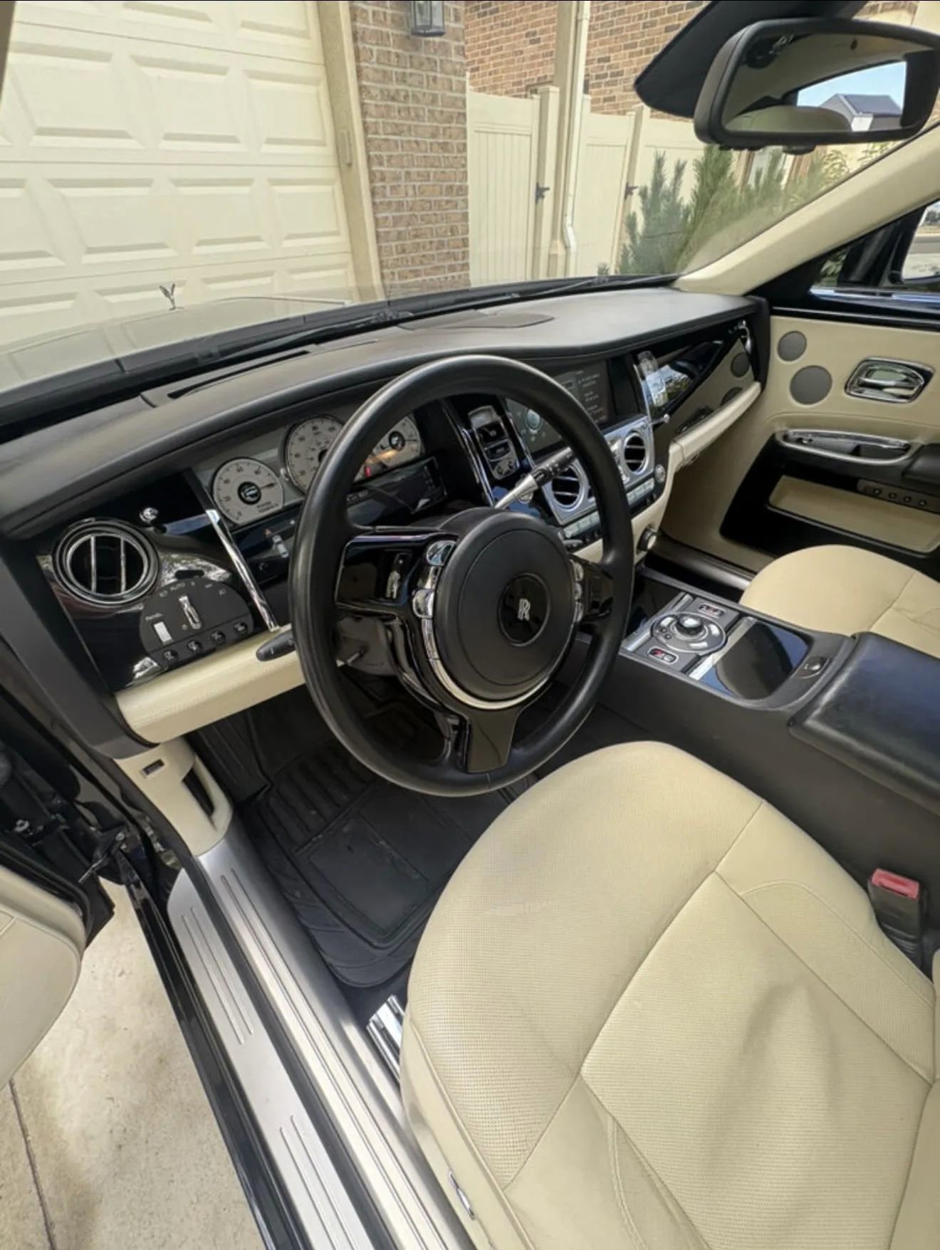 Used 2011 Rolls-Royce Ghost image 12