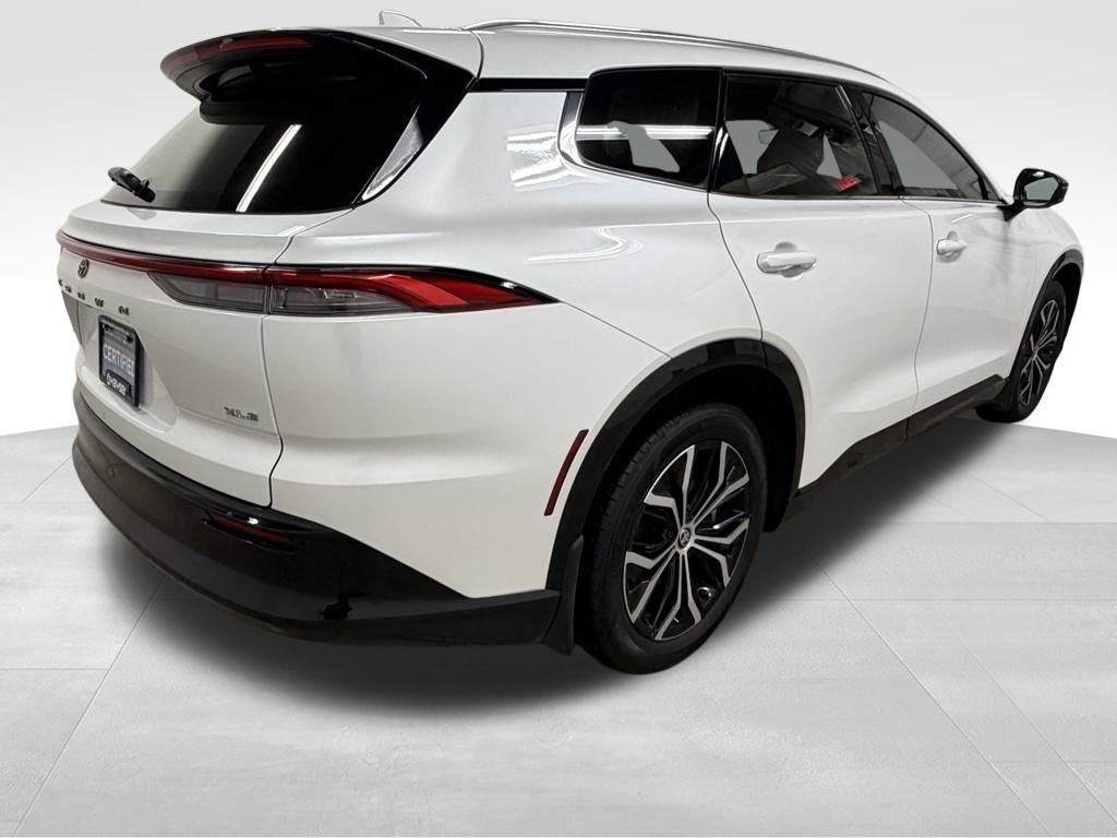 Used 2025 Toyota Crown Signia XLE image 7