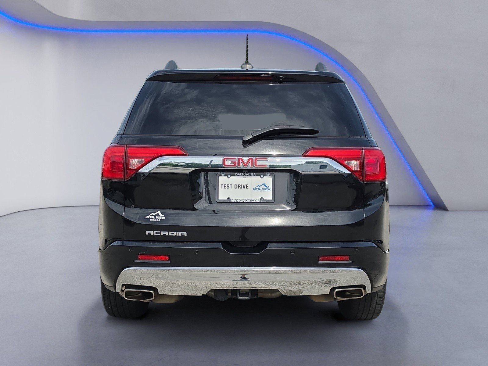Used 2018 GMC Acadia Denali w/ Technology Package FWD image 4
