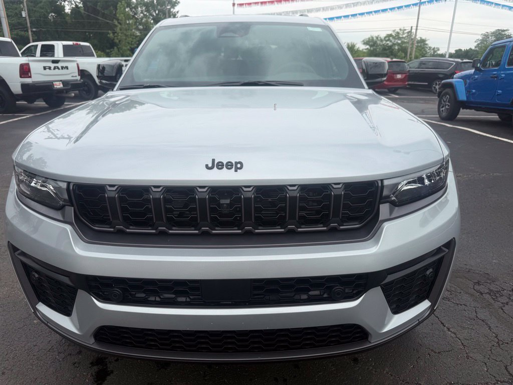 New 2026 Jeep Grand Cherokee L Limited AWD/4WD image 9