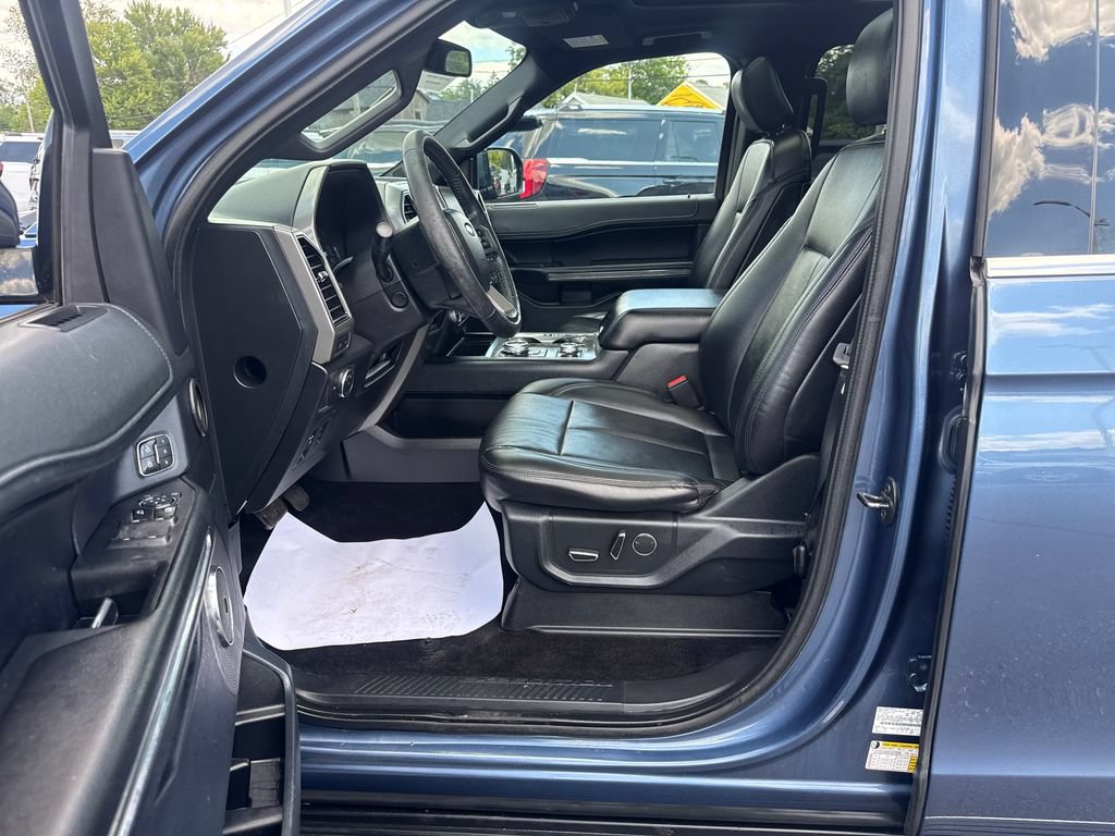 Used 2019 Ford Expedition XLT w/ Equipment Group 202A AWD/4WD image 36