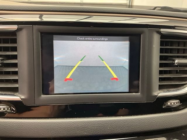Used 2018 Chrysler Pacifica L FWD image 3