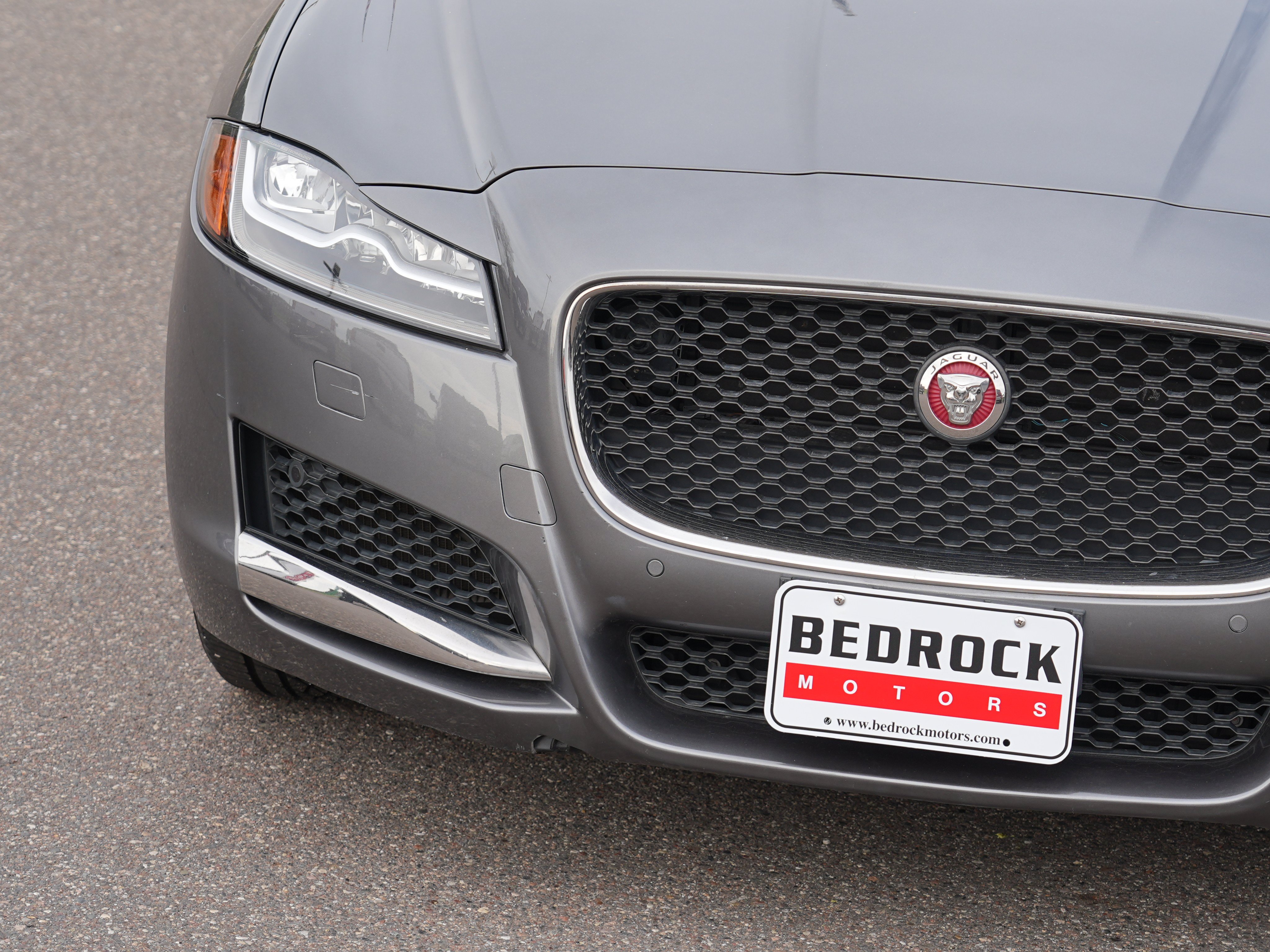 Used 2018 Jaguar XF Premium AWD/4WD image 9