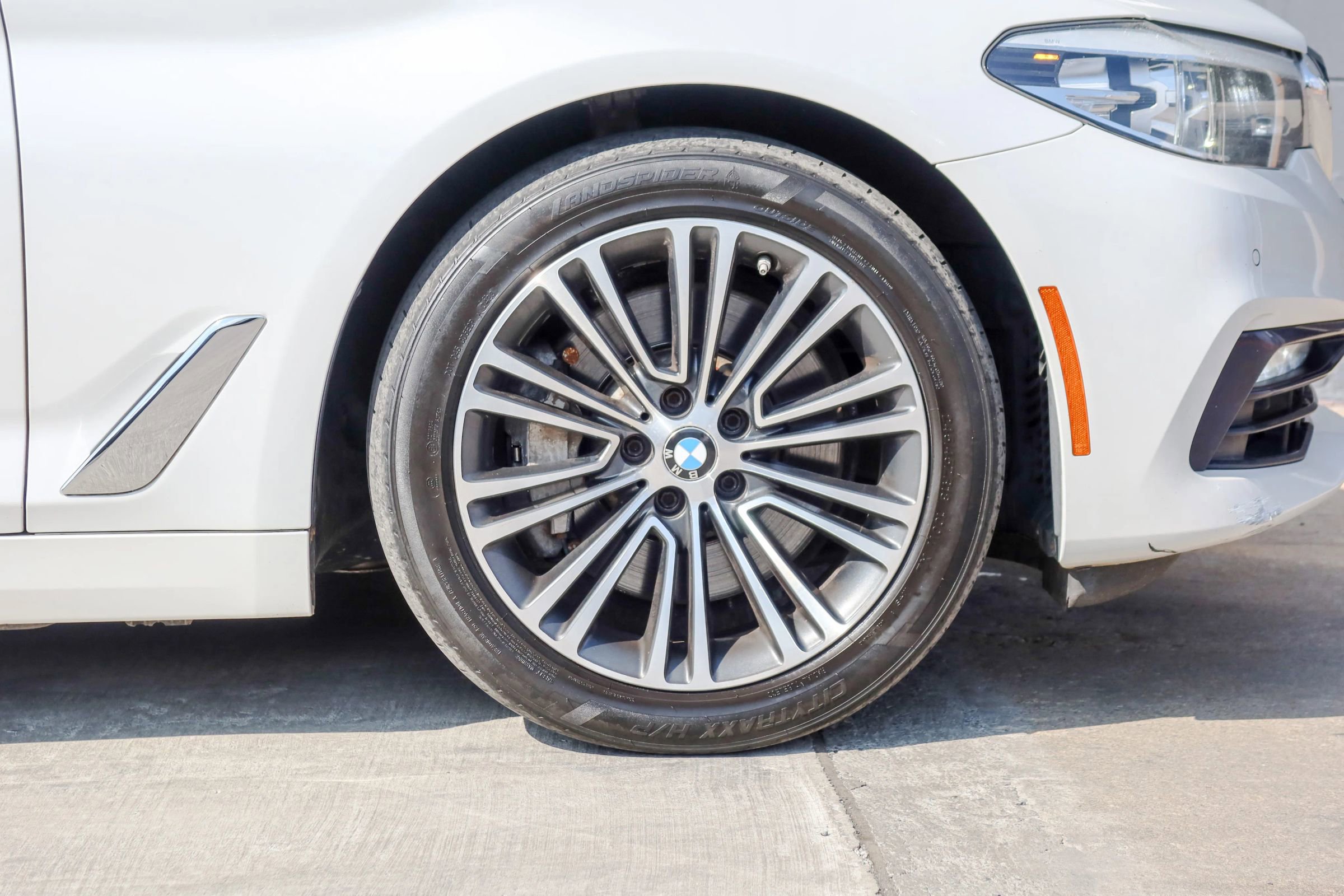 Used 2017 BMW 530i xDrive AWD/4WD image 26