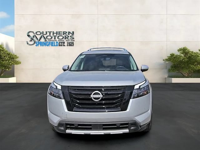 Used 2025 Nissan Pathfinder Platinum w/ Black Appearance Package FWD image 40