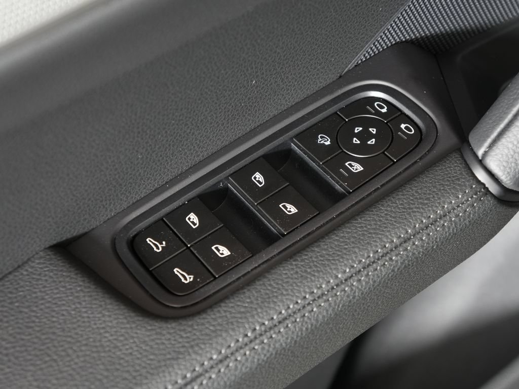 Used 2026 Porsche Cayenne Coupe AWD/4WD image 14
