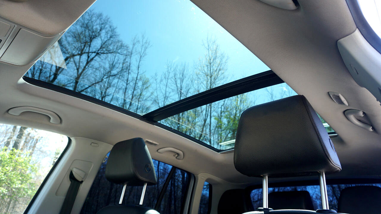 Used 2015 Volkswagen Tiguan SEL image 11