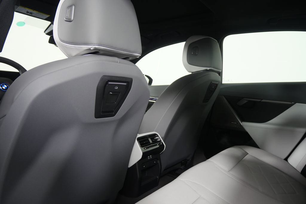 New 2026 BMW i5 eDrive40 w/ M Sport Package image 16