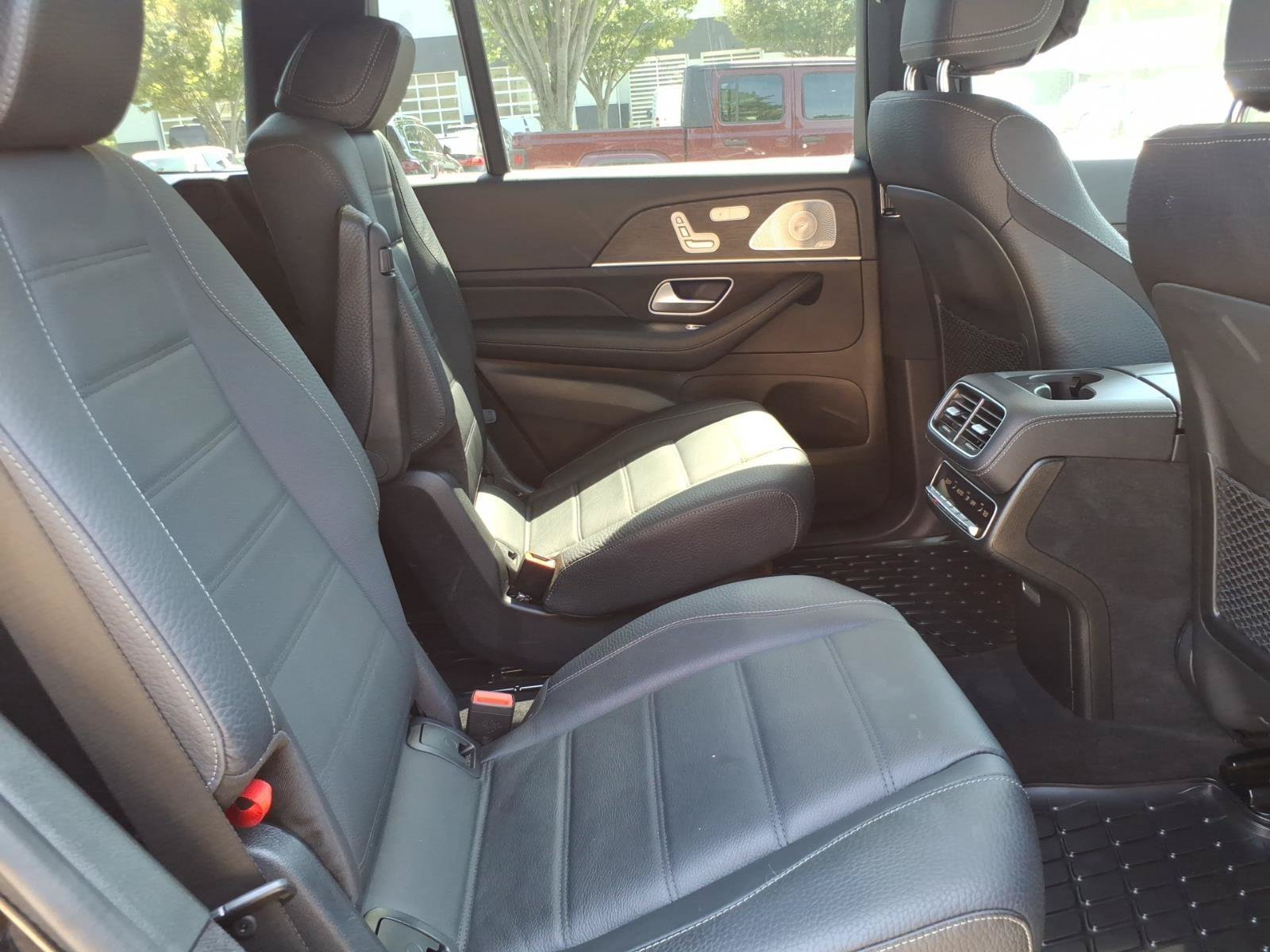 Used 2025 Mercedes-Benz GLS 580 4MATIC image 27