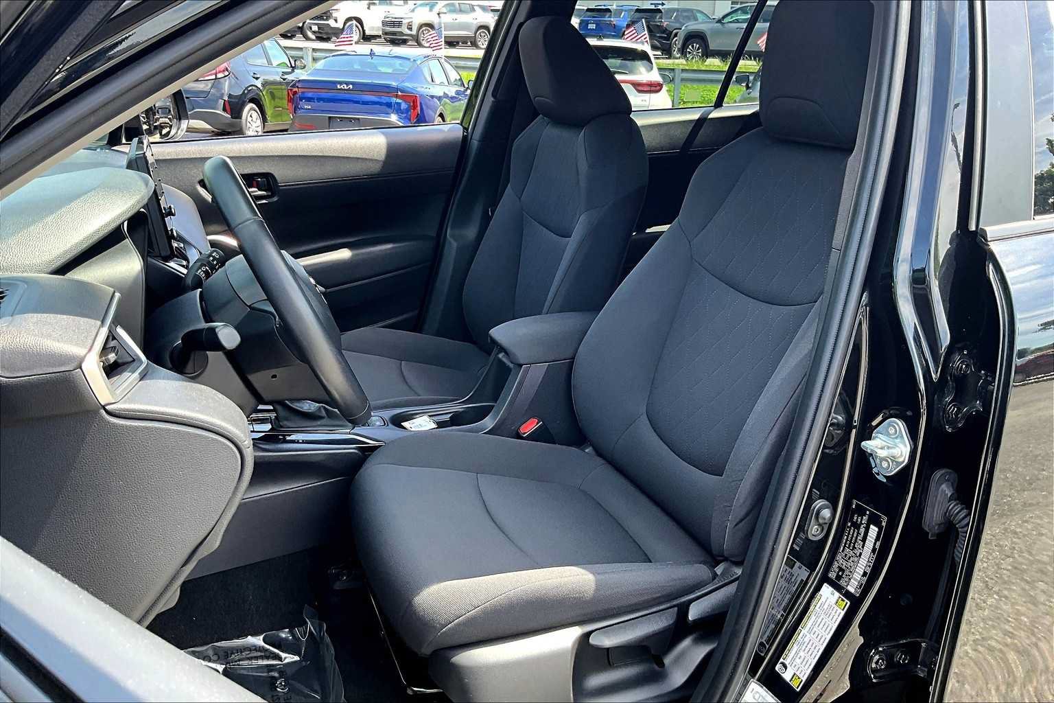 Used 2022 Toyota Corolla Cross LE FWD image 8