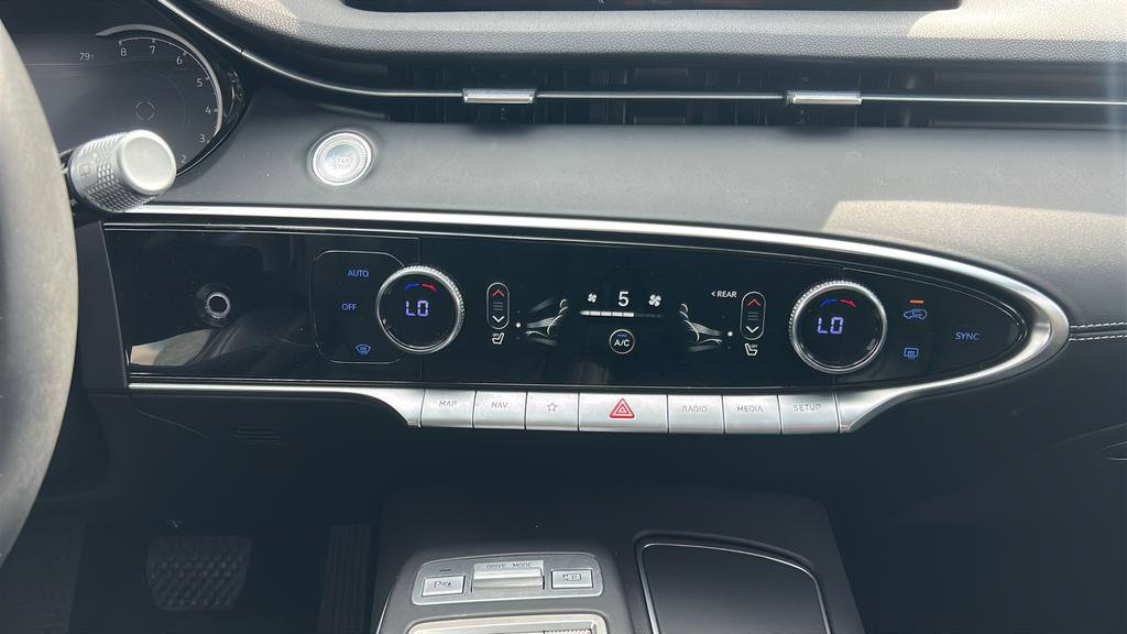 Used 2025 Genesis GV70 2.5T AWD/4WD image 23