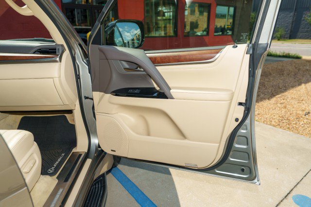 Used 2018 Lexus LX 570 4WD image 26