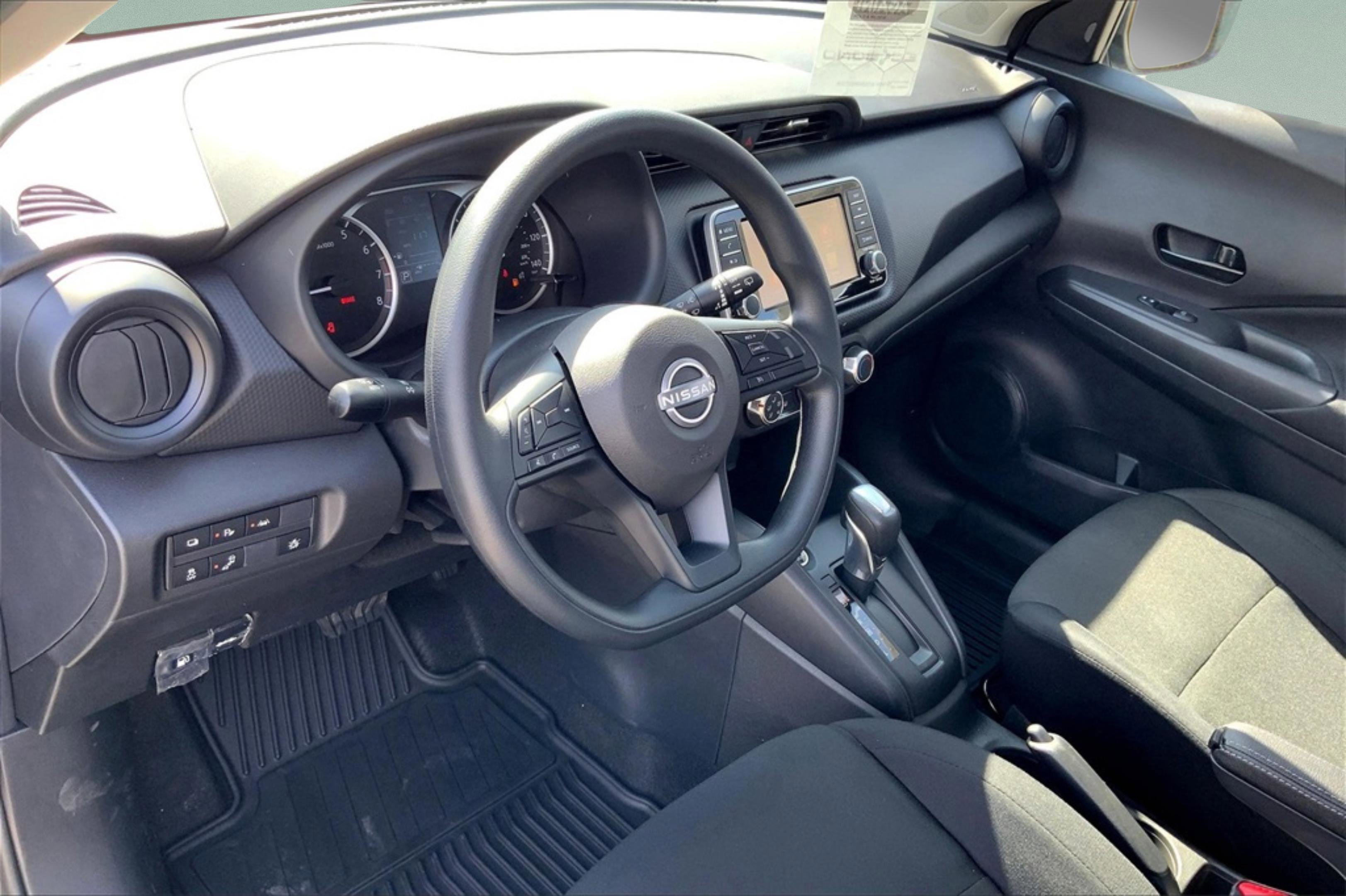New 2025 Nissan Kicks Play S image 7
