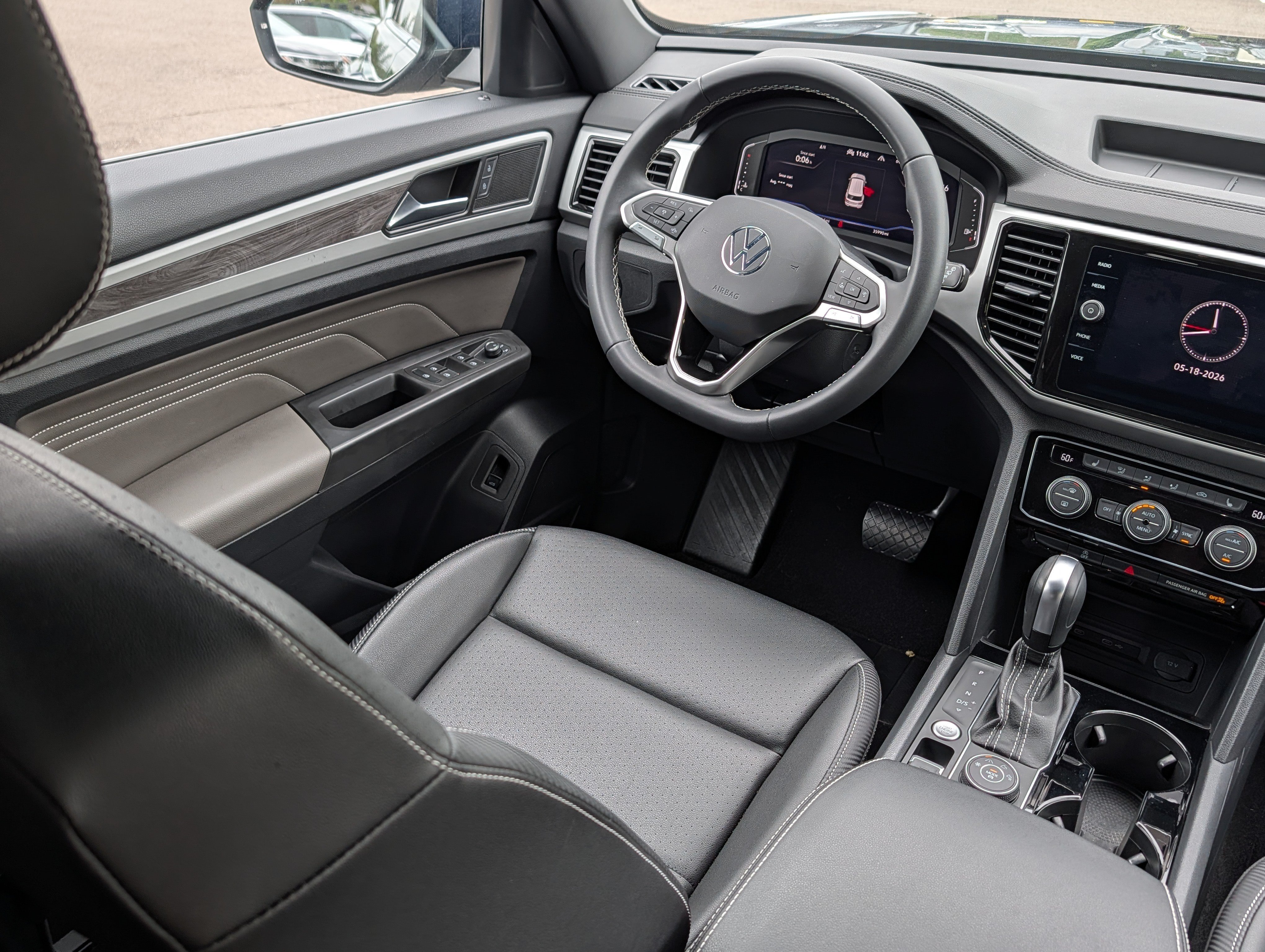 Certified 2023 Volkswagen Atlas Cross Sport SE w/ Panoramic Sunroof Package AWD/4WD image 9