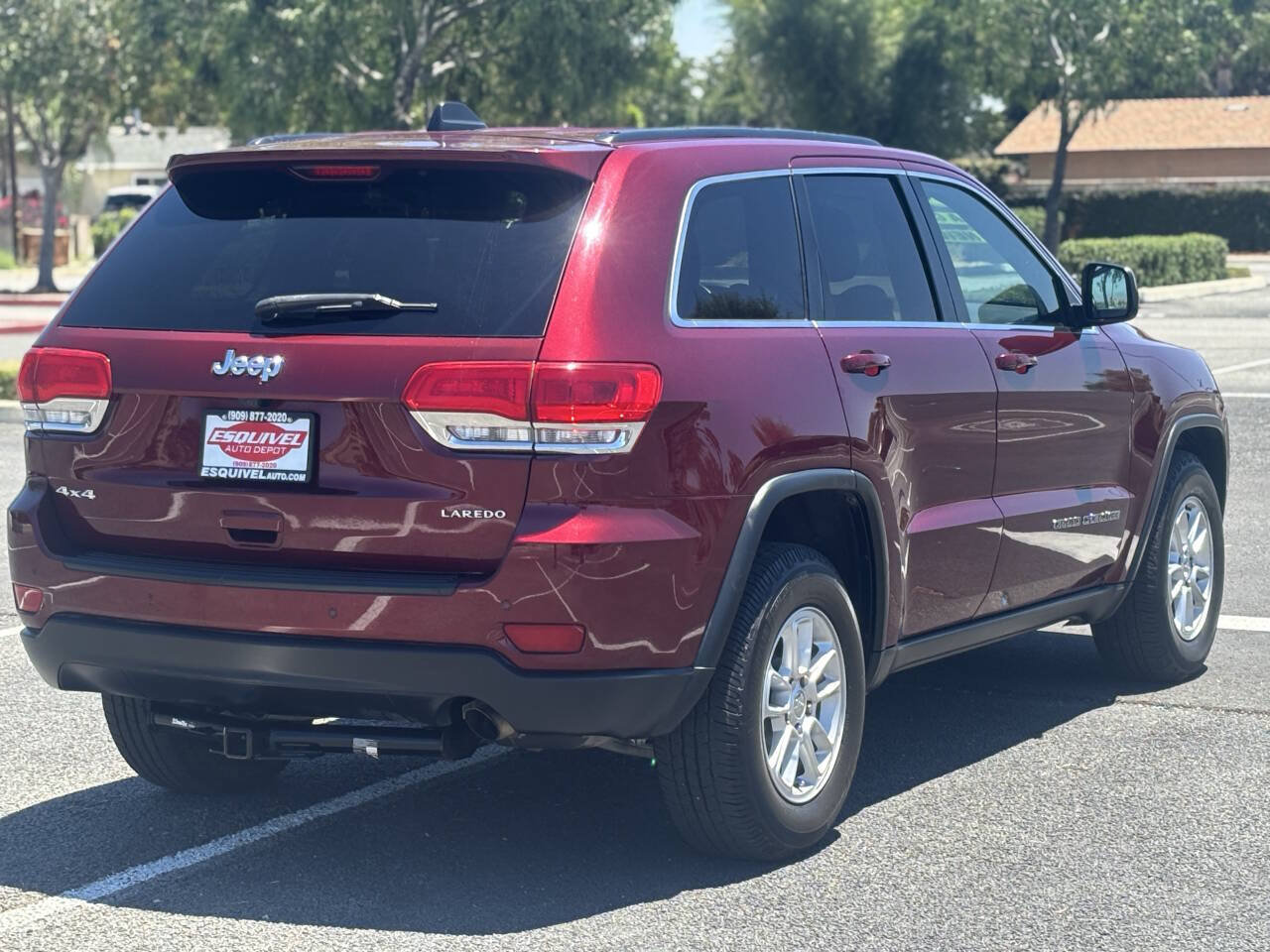 Used 2018 Jeep Grand Cherokee Laredo AWD/4WD image 8