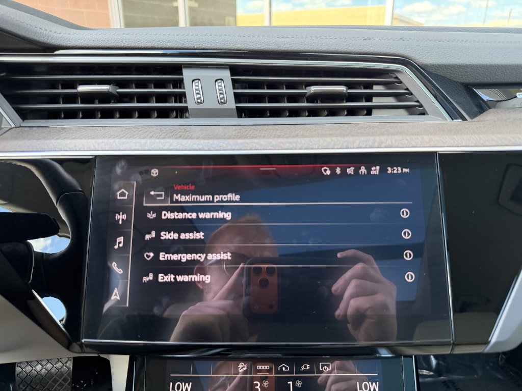 Used 2024 Audi Q8 e-tron Premium Plus w/ Premium Plus Package image 27