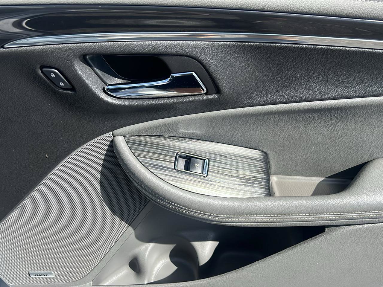 Used 2016 Chevrolet Impala LTZ FWD image 12