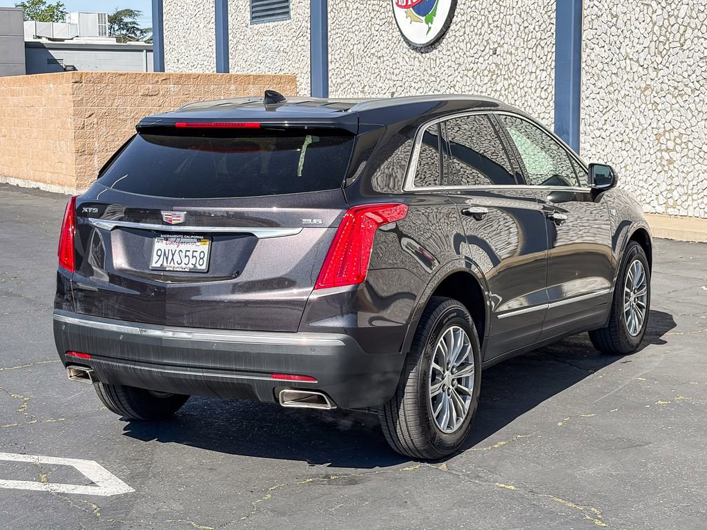 Used 2017 Cadillac XT5 Luxury w/ Driver Awareness Package image 4