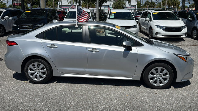Used 2025 Toyota Corolla LE FWD image 11