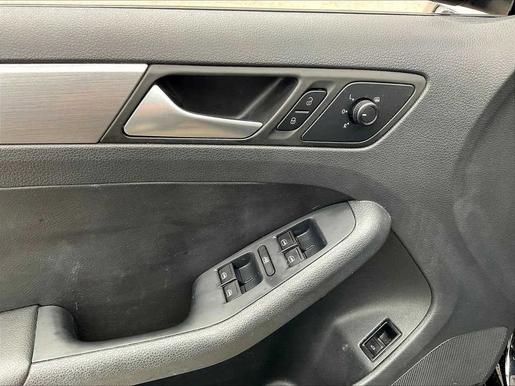 Used 2016 Volkswagen Jetta Sport image 34
